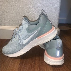 Woman’s 7.5 Nike Odyssey React